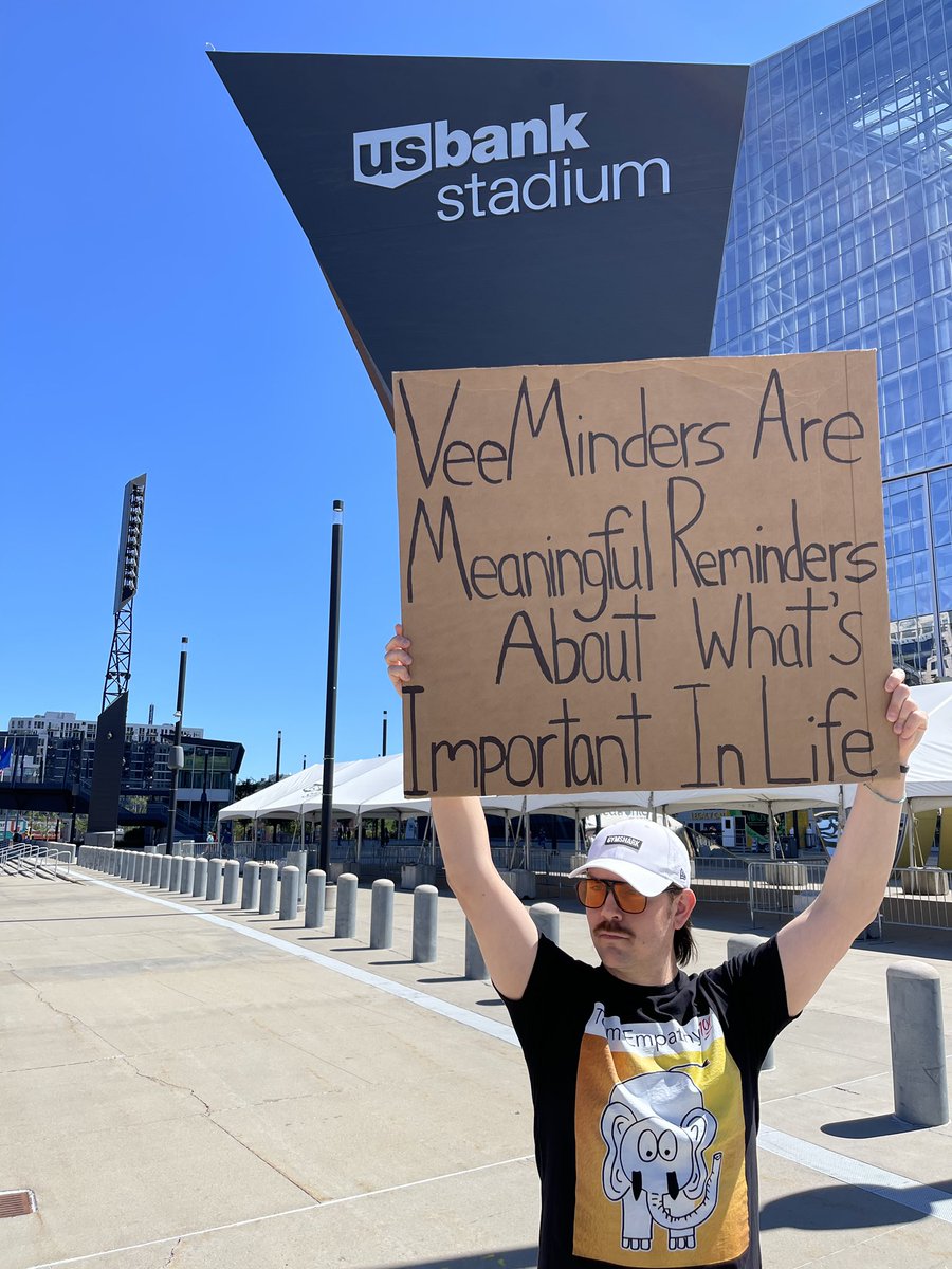 VeeMinders tweet media