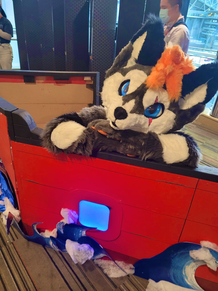 Garou and Max went to #Aurawra2022 and had a blast!
Stay tuned for more of what they got up to, and who they met!
#furry #fursuit