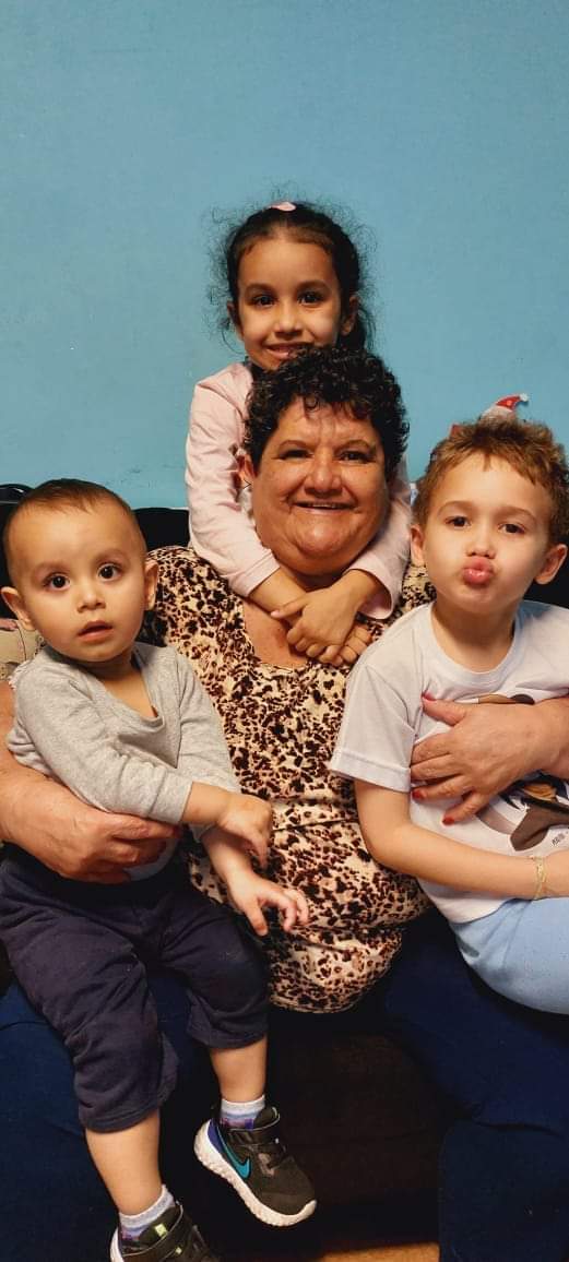 BrunaCharlene's tweet photo. Feliz dia dos avôs para todos, especialmente para a minha mãe a vovó Jussara que sempre tem um coração enorme para mimar Arthur, Mariana e Lorenzo.

#sp2 #sptv https://t.co/KqC76YQWhO