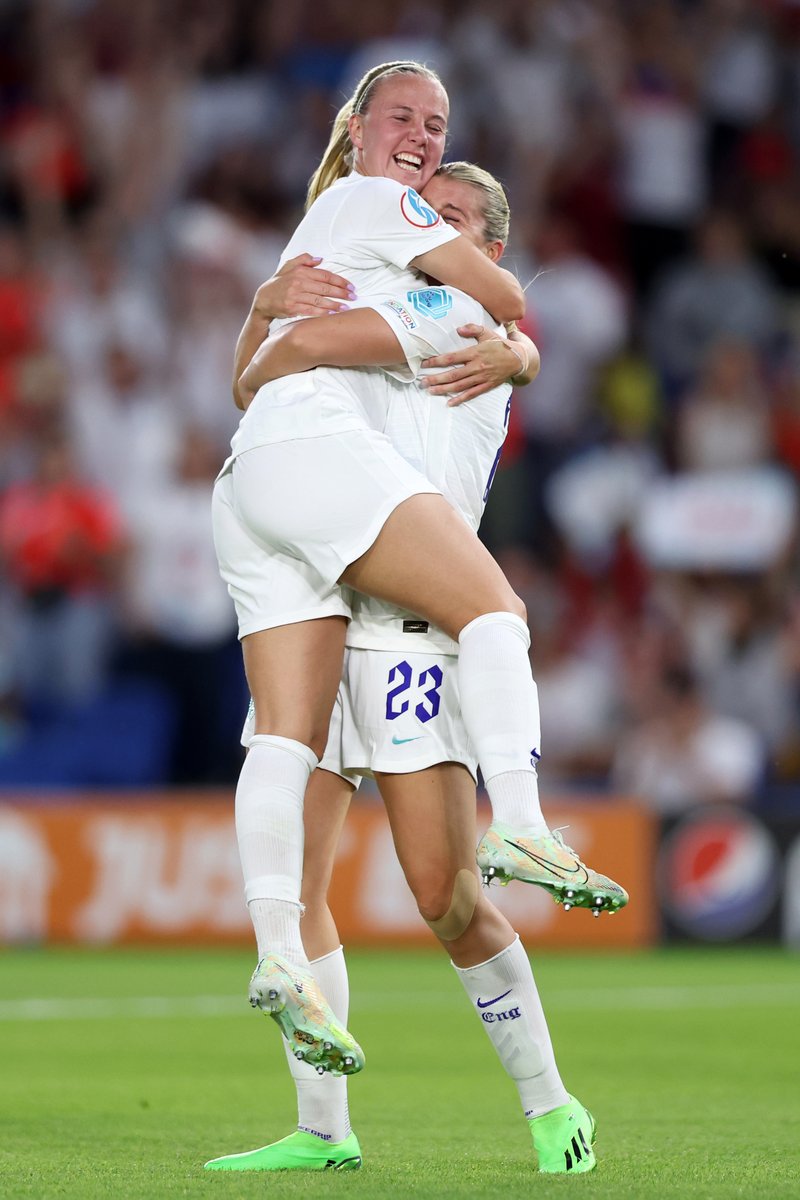 WEURO2025's tweet image. 🤩 Just the 10 goals scored at #WEURO2022 between the two players ⚽️

@alessiarusso7 | @bmeado9 | #ENG
