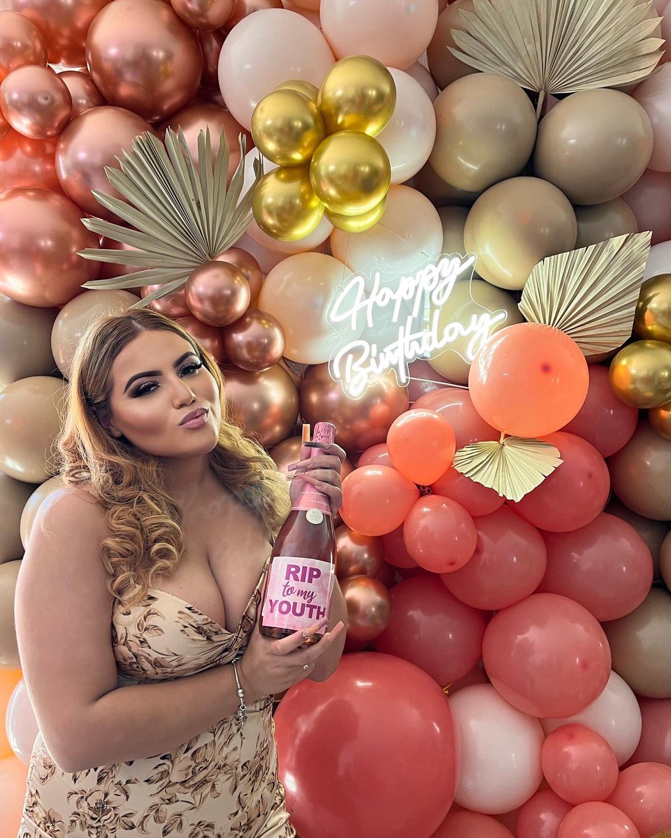 meeellyxo's tweet photo. 21 ✨21✨21✨ https://t.co/TQhH6Ms4mu
