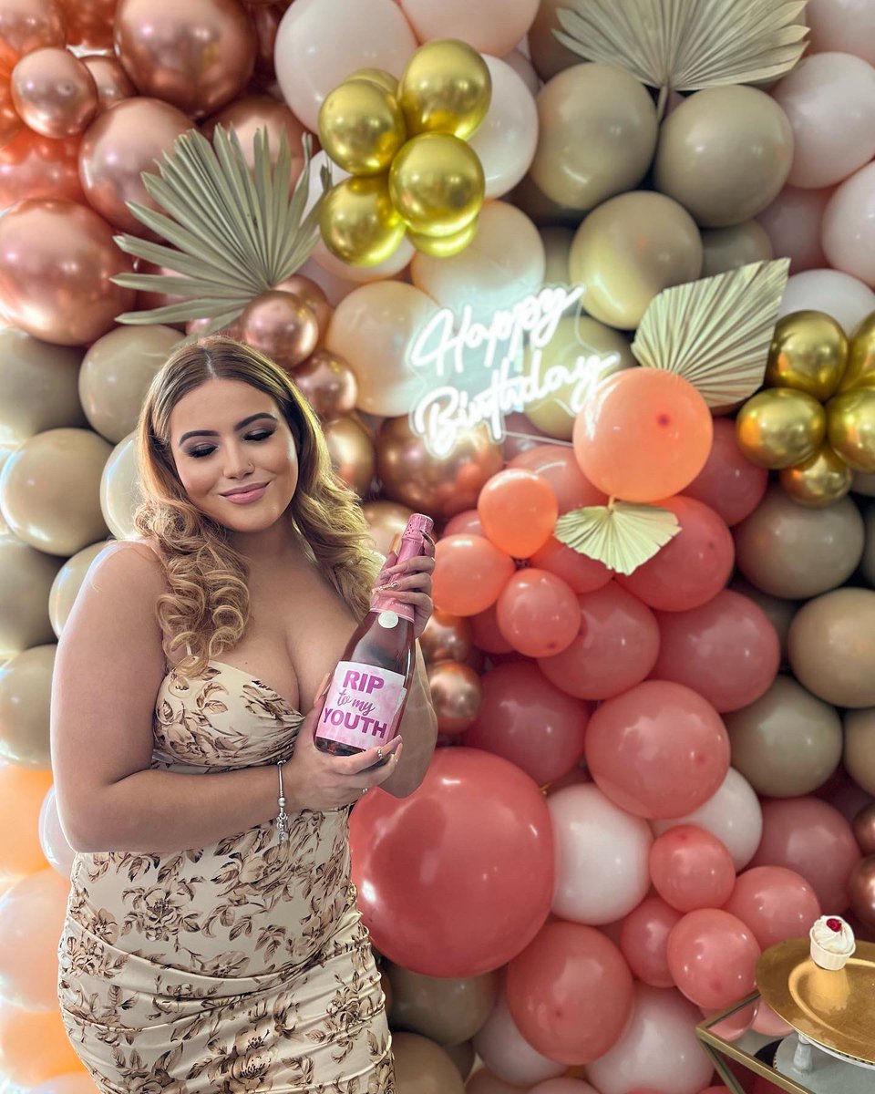 meeellyxo's tweet photo. 21 ✨21✨21✨ https://t.co/TQhH6Ms4mu