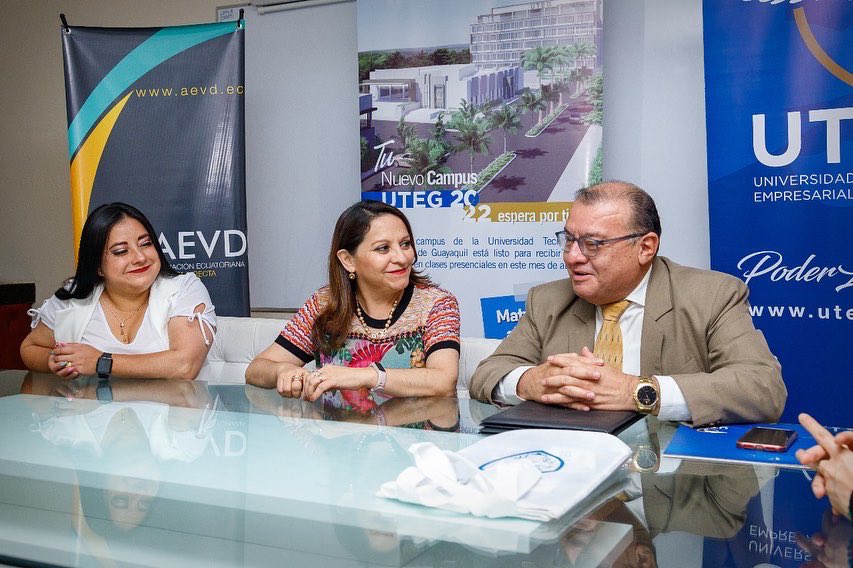 UTEG_ec's tweet photo. ¡Hoy, la #UTEG firmó un nuevo convenio con la Asociación Ecuatoriana de Venta Directa (AEVD), que contribuirá a la realización de las prácticas pre profesionales, vinculación con la sociedad y el intercambio de publicaciones y publicación de proyectos.
#Convenio #AEVD #Educación https://t.co/3rRXV86c78