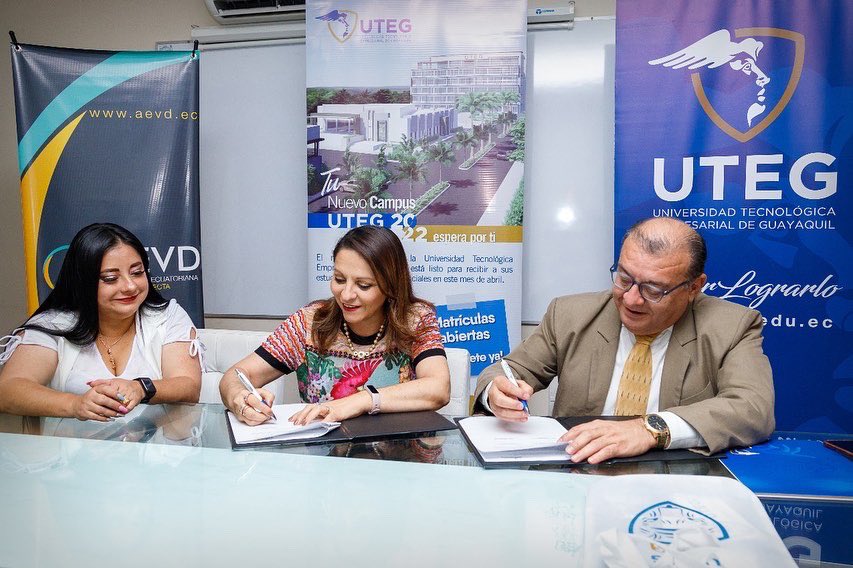 UTEG_ec's tweet photo. ¡Hoy, la #UTEG firmó un nuevo convenio con la Asociación Ecuatoriana de Venta Directa (AEVD), que contribuirá a la realización de las prácticas pre profesionales, vinculación con la sociedad y el intercambio de publicaciones y publicación de proyectos.
#Convenio #AEVD #Educación https://t.co/3rRXV86c78
