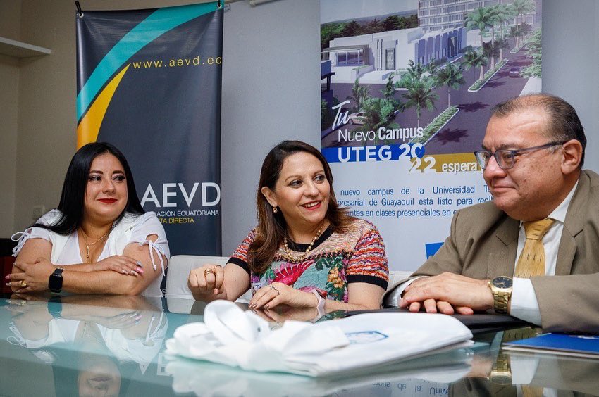 UTEG_ec's tweet photo. ¡Hoy, la #UTEG firmó un nuevo convenio con la Asociación Ecuatoriana de Venta Directa (AEVD), que contribuirá a la realización de las prácticas pre profesionales, vinculación con la sociedad y el intercambio de publicaciones y publicación de proyectos.
#Convenio #AEVD #Educación https://t.co/3rRXV86c78