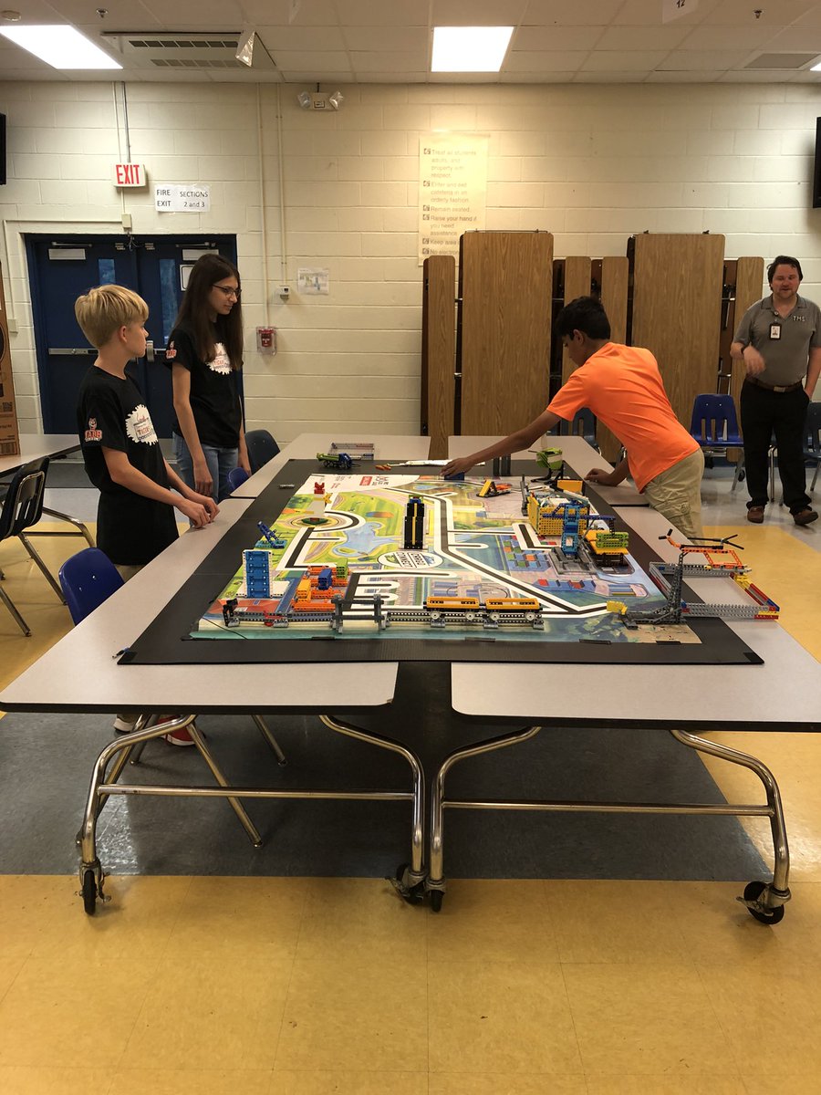 vandygriffs331's tweet photo. Inspiring the next generation of innovators and engineers. @YCSD STEM showcase https://t.co/6zcgPnrLp7