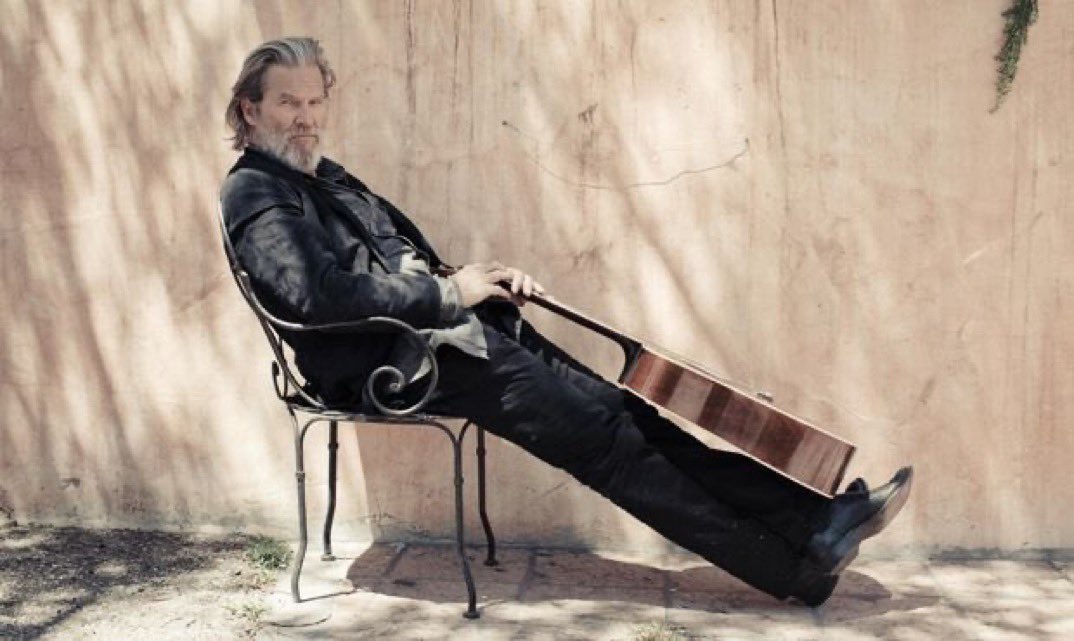 Well was sitting outside trying to figure out how to help Edie wrap this guitar up as a gift. Also have to hide it for now from @ungracefulmoxie .