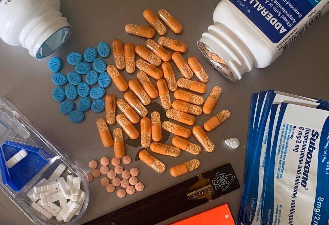 Codylee1000's tweet photo. What do you want to know about #ADDERALLS or  #painkillers ? https://t.co/u3WS8OpDvk