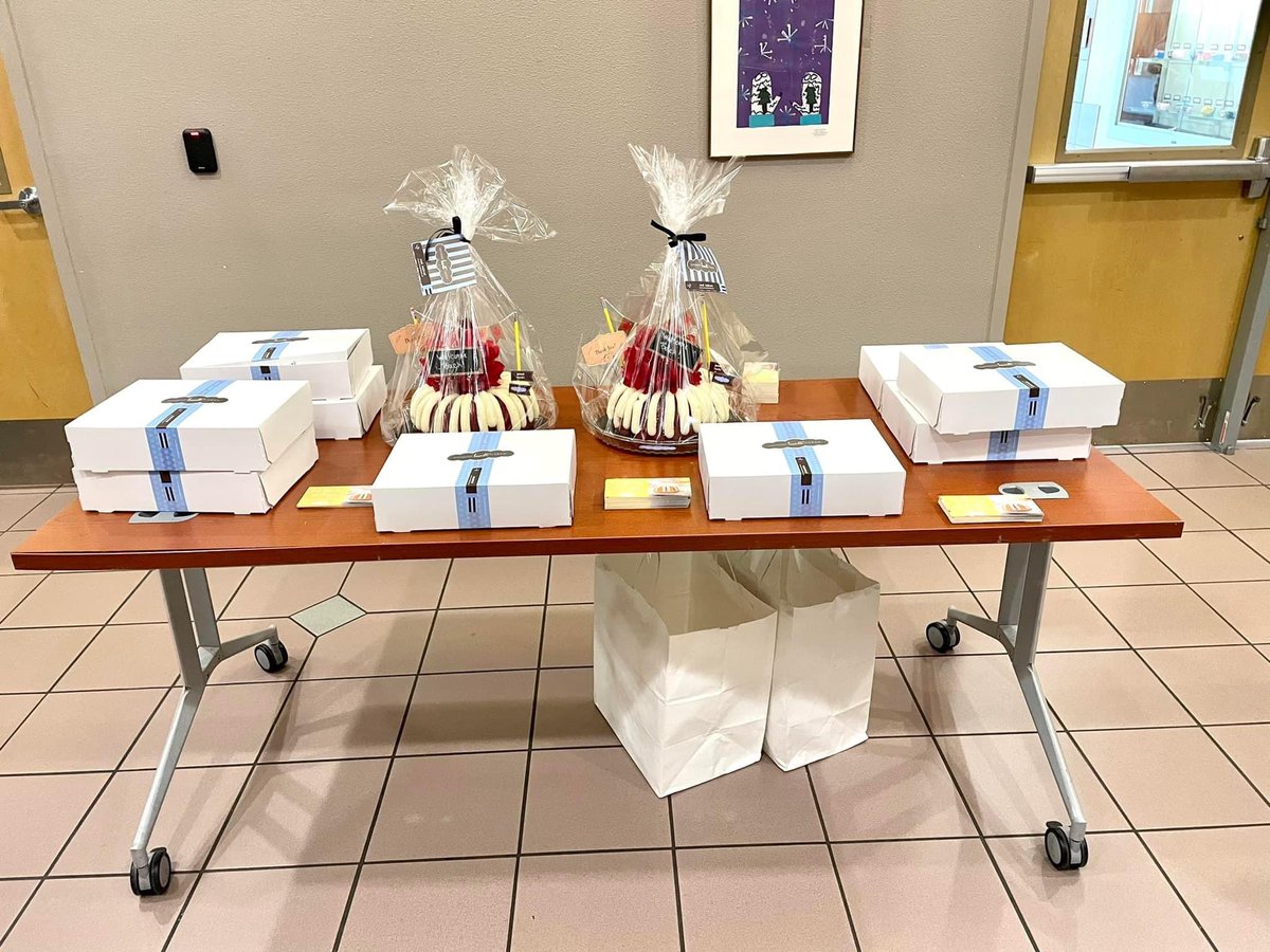 LCPSnet's tweet photo. Thank you to our friends at Nothing Bundt Cakes for delivering a sweet surprise to every school to welcome teachers and staff back for an exciting new year. Thank you!! @LCPSnet #NM #LasCruces #Education #Community #Support #WeAreLCPS #NothingBundtCakes https://t.co/PXHFOXaXWg