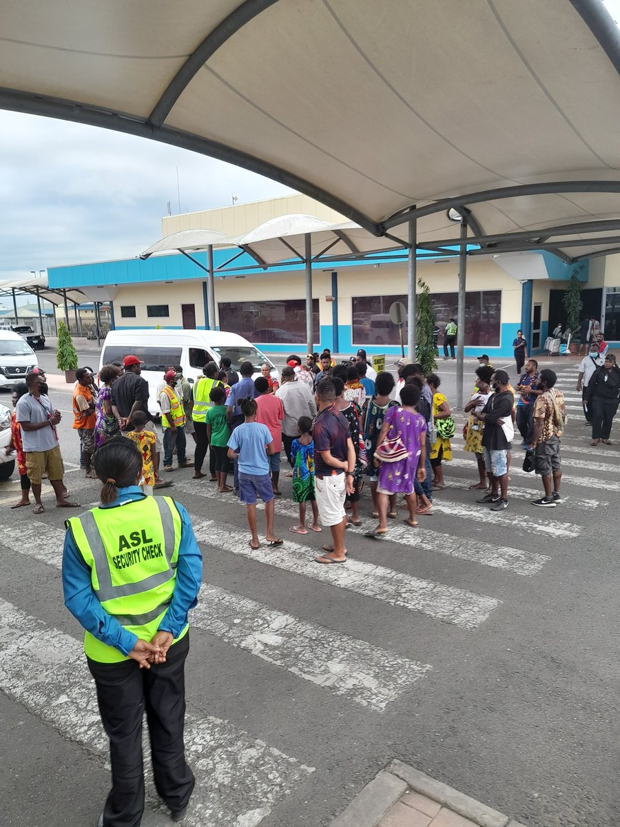 SwiftySingut's tweet photo. Newly elected member for Maprik "Gabriel Kapris" just arrived in Port Moresby. Pictured with is few welcoming supporters #PNGElection https://t.co/YceitblPgx