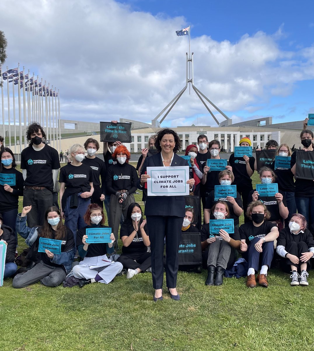 Mon4Kooyong's tweet photo. Opening new coal and gas mines? In this economy??

Even if we could put aside dangerous emissions from fossil fuels (we can’t) experts in finance, business &amp; economics warn that any new coal or gas projects will fast become a stranded asset.

Clean energy is our economic future. https://t.co/G8v2vv52hD