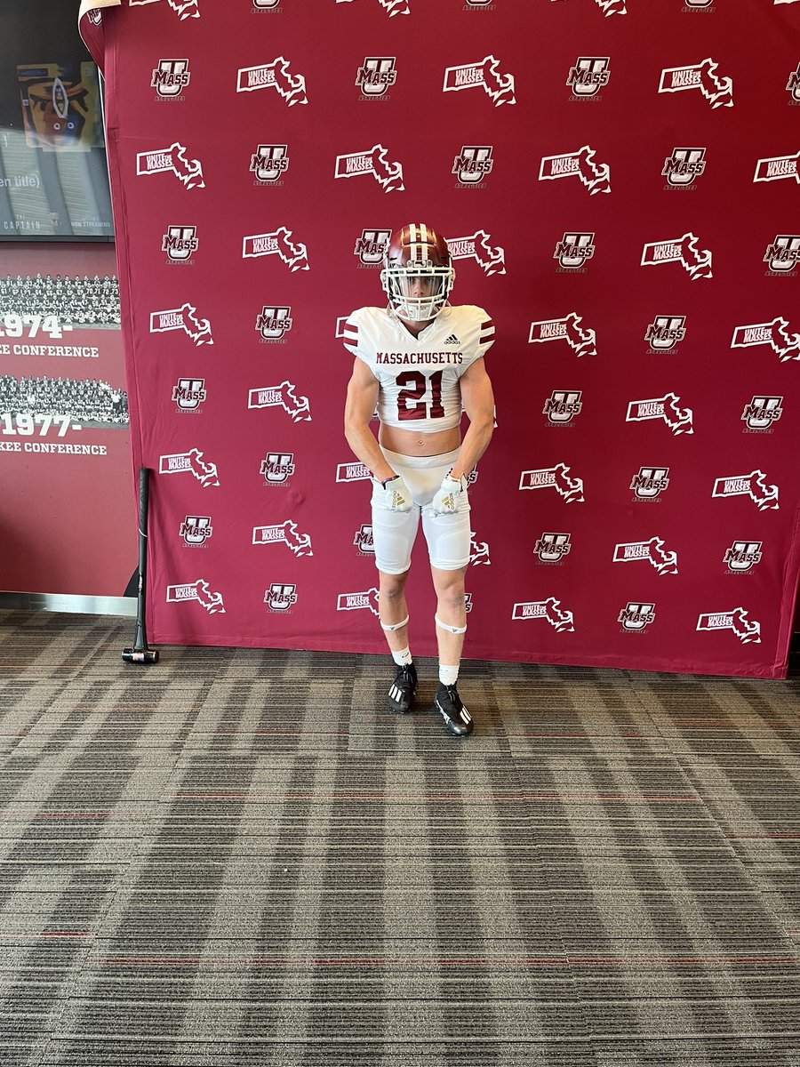 chaseregan14's tweet photo. Had a great unofficial visit at UMASS today! Thank you @CoachJ_Mont @CoachRoPo @Coach_DPerk @ValdamarTBrower @CoachWeachter @dannylan51 https://t.co/MclpWFXwS7