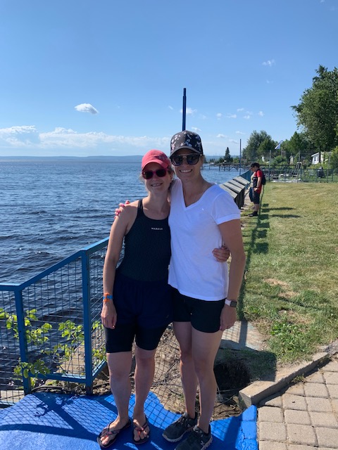 GVaisson's tweet photo. 🏊🏼‍♀️Une équipe soudée &amp; un Défi NageAuCoeur réussi!!
Ma coach Clarence est venue me soutenir samedi dernier au Lac St-Jean.
2 tours difficiles, 6 de croisière, 2 rapides.
5 km en 2h03, soit < cut-off de 2h30!
🙏Les dons @FondationIUCPQ @IUCPQ encore acceptés https://t.co/E3ywWeyFw4 https://t.co/JnpiiTmEps