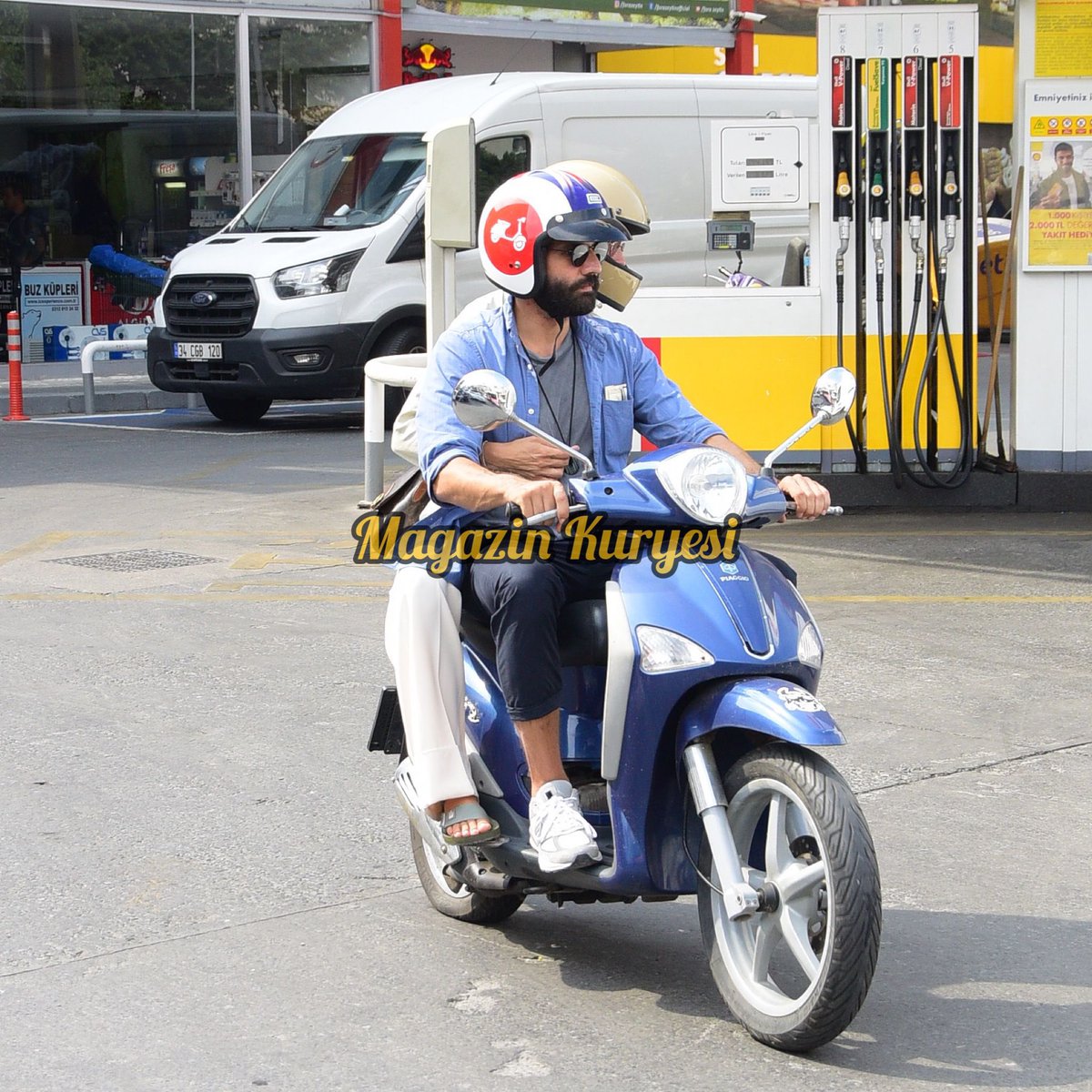 Ekranların yakışıklı oyuncusu Kaan Urgancıoğlu, önceki gün kadın arkadaşı ile motosikletleriyle Görüntülendiklerini fark etmeleriyle şaşkınlıklarını gizleyemeyen ikili, hızla bulundukları yerden uzaklaştılar. #yargı #yargi #kaanurgancioglu #kaanurgancıoğlu