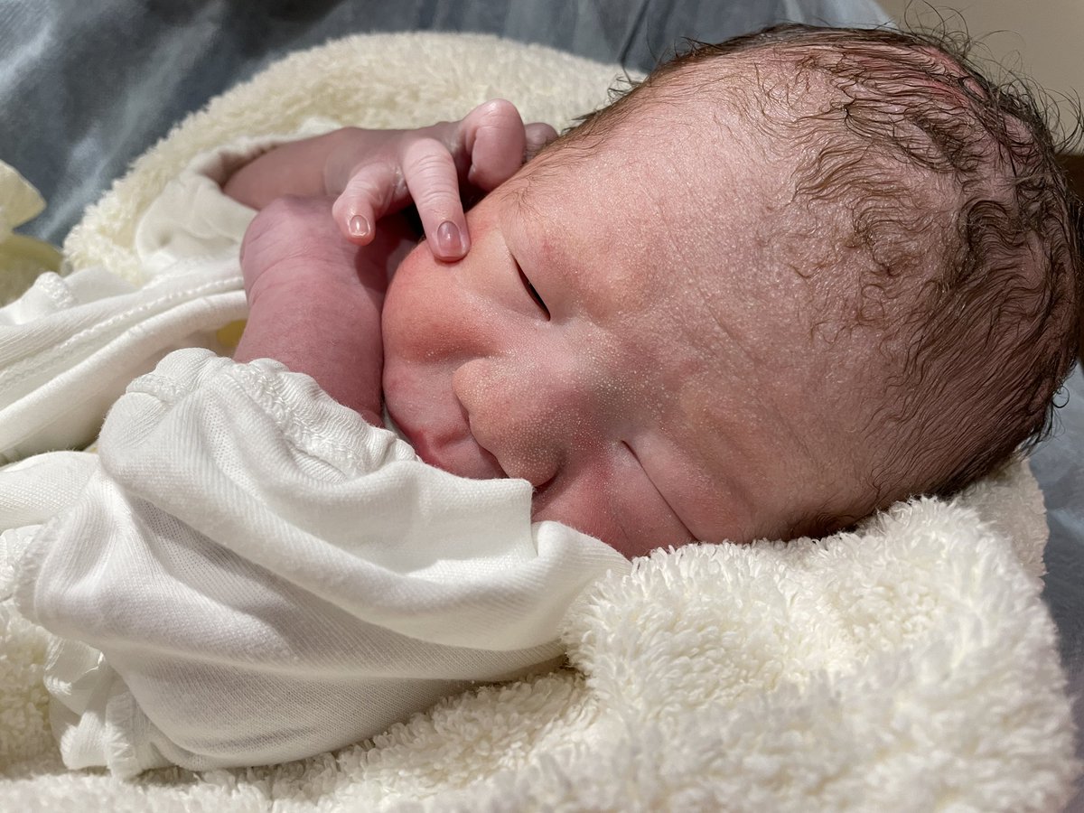 ai_zmd's tweet image. ✨ご報告✨

７月２６日１８時８分
加納家に第三子誕生しました👏
2876gの男の子

名前は涼太郎と書いて
りょうたろうです♡

母子共に元気モリモリです！
応援ありがとうございました✨

５人家族になった加納家も
よろしくお願いします😋🙌🏻

みんなに会えるのを
楽しみにしています😊