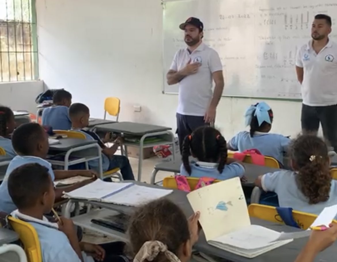 delaossacamara's tweet photo. Hoy, #DiaDelManglar compartimos junto con el #ClubDeLeones y niños de #Bocacerrada, #RincónDelMar y #Berrugas, en el departamento de Sucre, una jornada de sensibilización participativa ¡Se aprende mucho de ellos! https://t.co/X3hK2twZbS