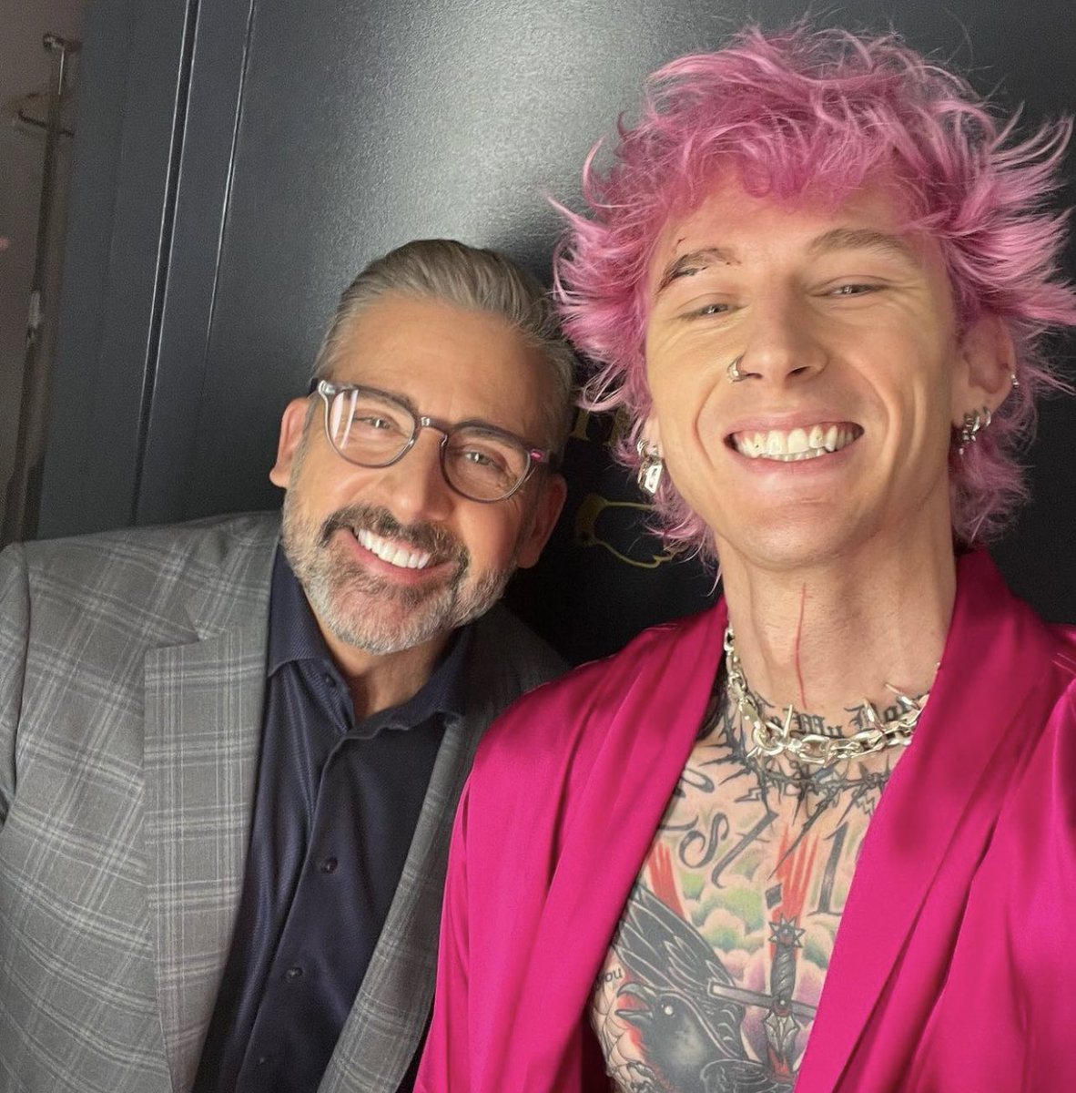 bestofkells's tweet photo. MACHINE GUN KELLY AND STEVE CARELL WHAT https://t.co/FMHZJzVQtY