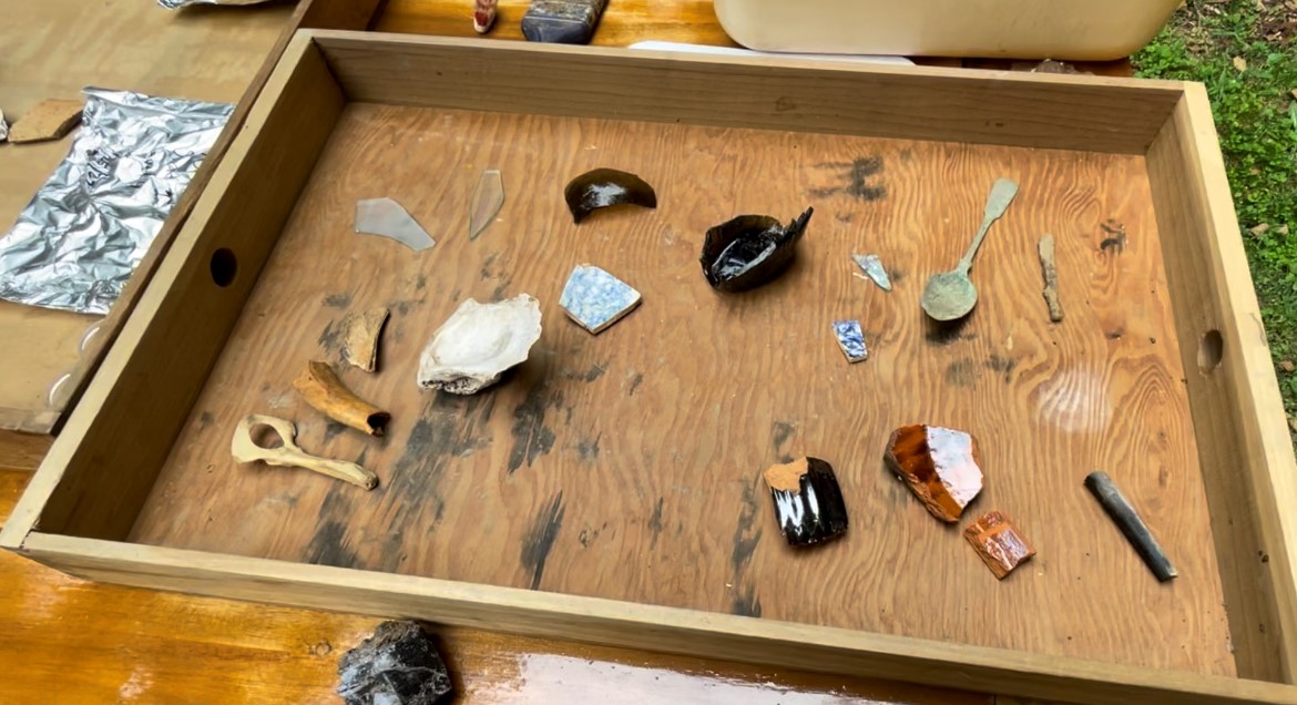MarylandDOT's tweet image. Ceramics, bottles, buttons, pipes &amp;amp; animal bones found during an archaeological dig w/ MDOT’s Dr. Julie Schablitsky in 2 cabins at the Elkridge Furnace site in the 18th &amp;amp; 19th centuries. MDOT &amp;amp; @MarylandDNR are partnering on the project. More:bit.ly/3bfqr3g
#MDOTexperts