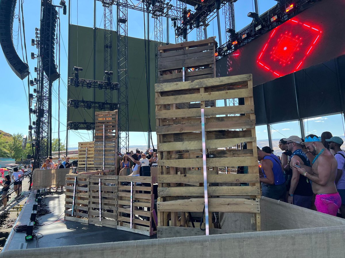 j0ndang's tweet photo. @_Qrion_ Absolutely killed it at the Weekender. Your Ambient set was my favorite of the event. She really knows how to critically hit people in their feelings.🥰 https://t.co/C3UfG6lhcN