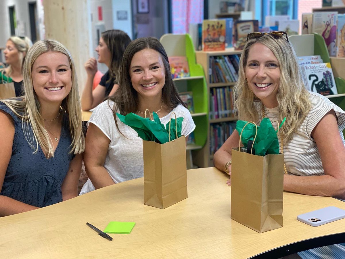 DcesDragons's tweet photo. It was all smiles as we welcomed our new members to the family today at our New Staff Orientation. We are so excited to add these gems to the family! #wekeepgettingbetter #DragonFamily @oconeecoschools https://t.co/sPtgBZh0Sb