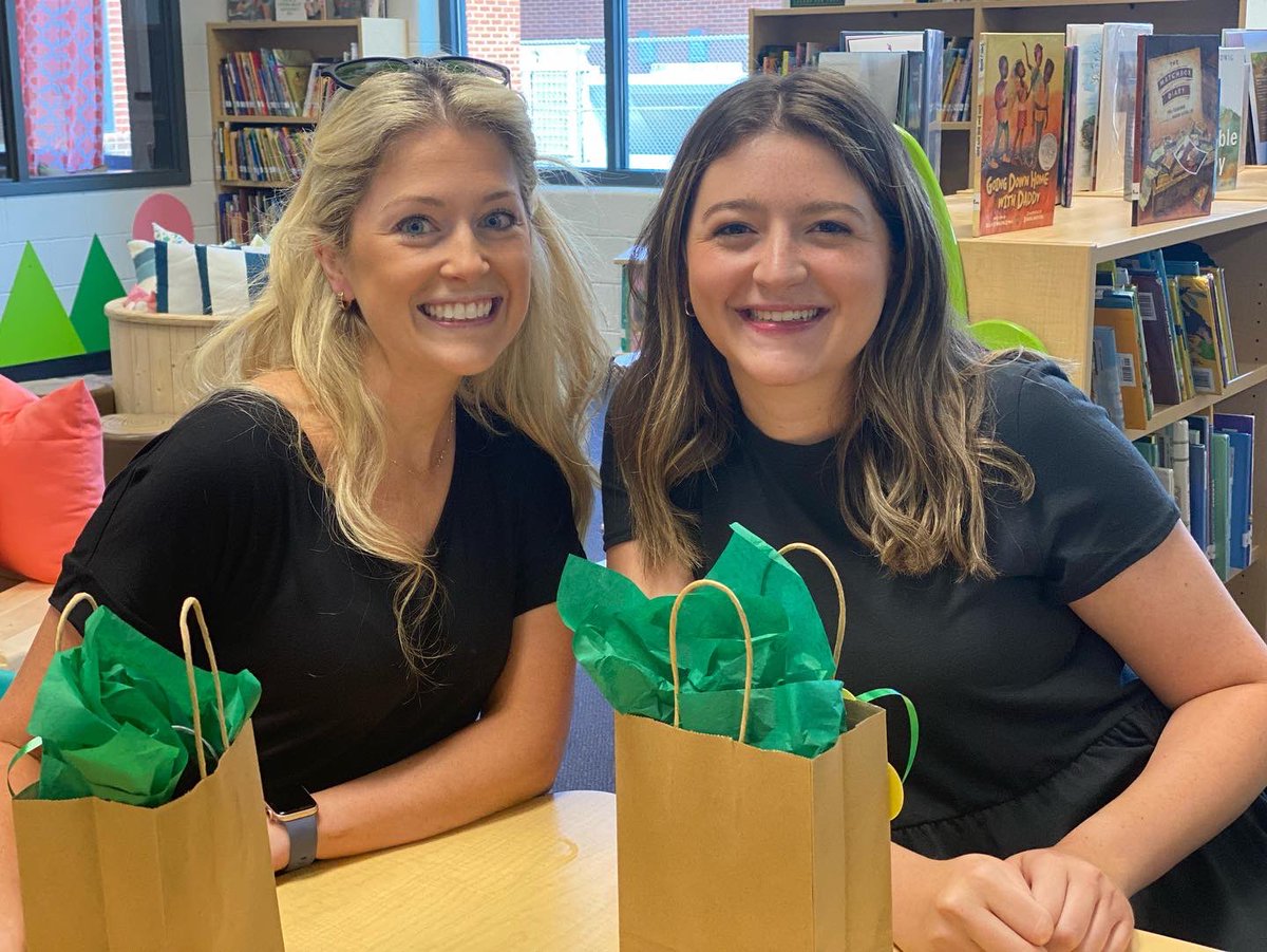 DcesDragons's tweet photo. It was all smiles as we welcomed our new members to the family today at our New Staff Orientation. We are so excited to add these gems to the family! #wekeepgettingbetter #DragonFamily @oconeecoschools https://t.co/sPtgBZh0Sb