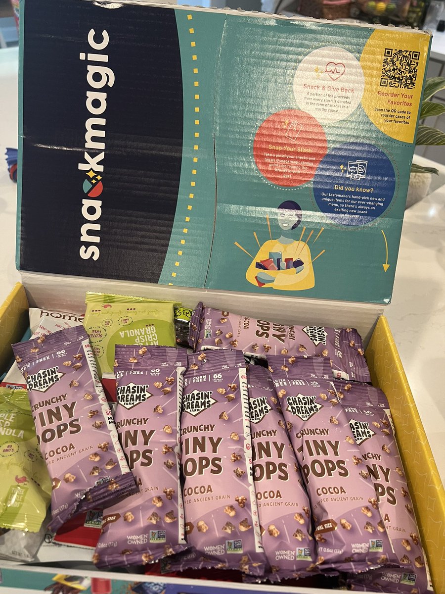 My first <a href="/snackmagic/">Snackmagic ✨ Swagmagic</a> box, just in time to make our first #snacklebox with <a href="/chasindreamsF/">Chasin' Dreams Farm</a>