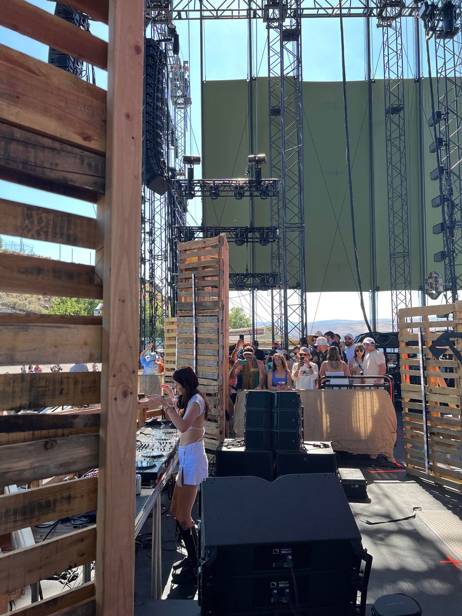 j0ndang's tweet photo. @_Qrion_ Absolutely killed it at the Weekender. Your Ambient set was my favorite of the event. She really knows how to critically hit people in their feelings.🥰 https://t.co/C3UfG6lhcN