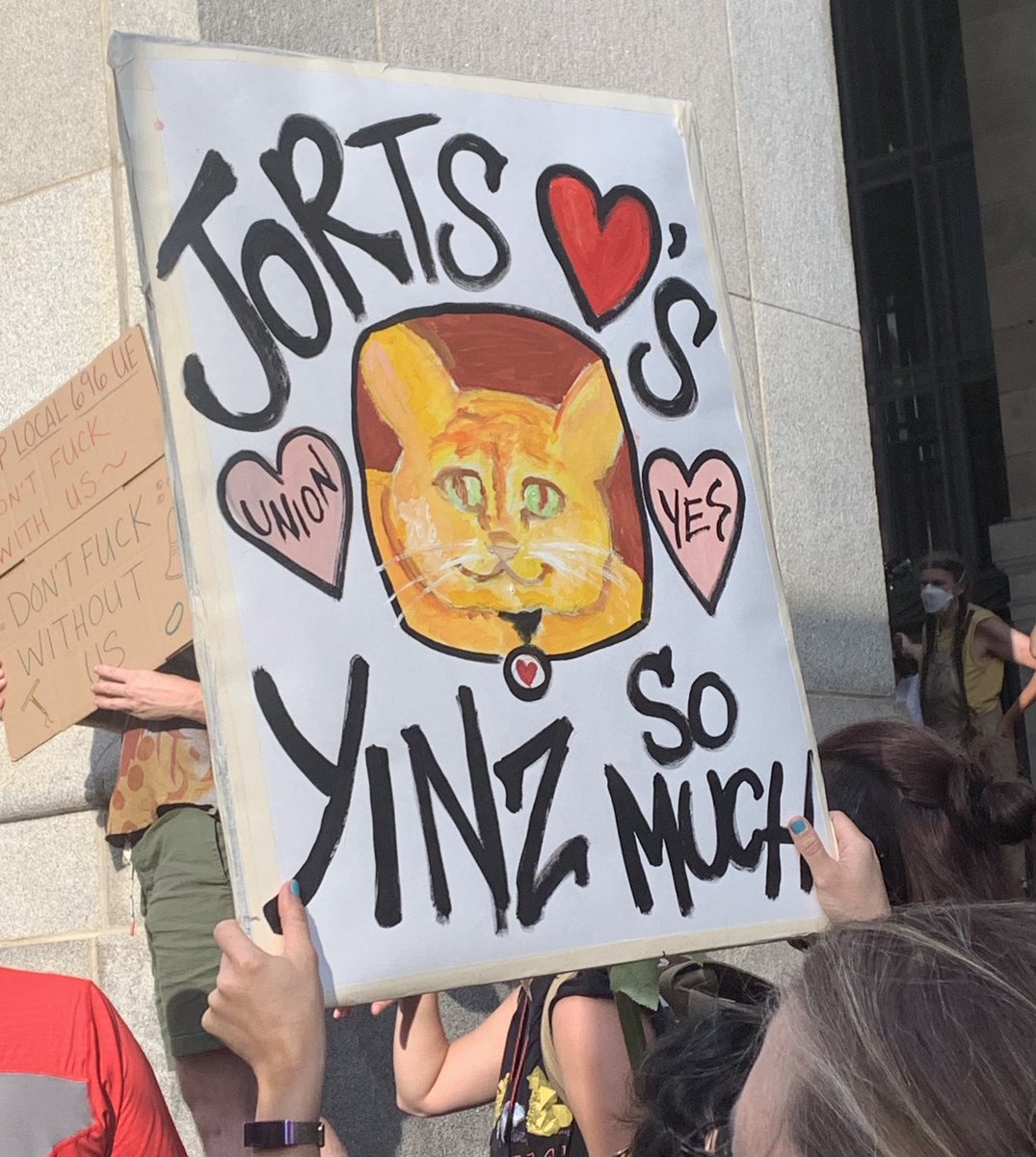 SimoneSylvana's tweet photo. Tonight, I joined a protest in support of Planned Parenthood of Western Pennsylvania’s union and saw quite a few familiar faces. (CC: @JortsTheCat) https://t.co/shS9JJMESN