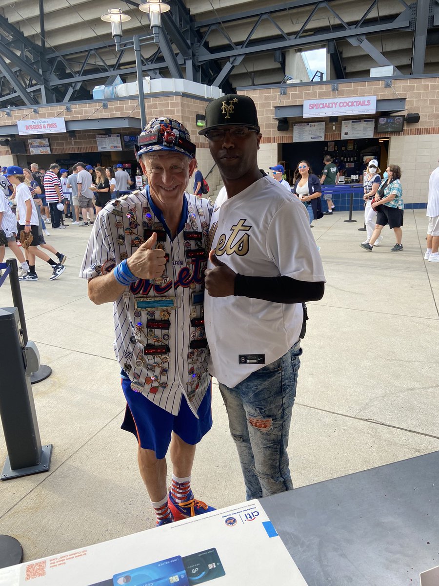 Lefty4life1027's tweet photo. @MetsPregame it’s soooo surreal to see the METS vs Yankees in the Subway Series and I’m definitely excited to see the METS looking to take these 2 games. Great time to hangout with my long time friend The Pinman!!! https://t.co/ZpZHmZCZMn