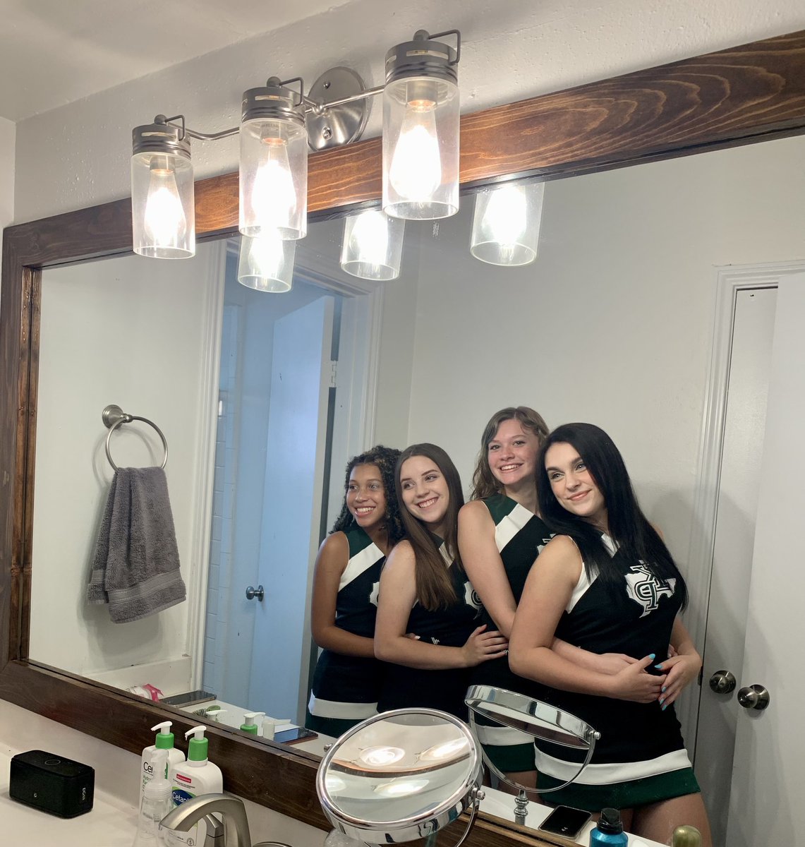 MrsKellyTC's tweet photo. A little behind the scenes getting ready for picture day! @kpark_cheer @HumbleISD_KPHS @HumbleISD https://t.co/SIeXBciwyU