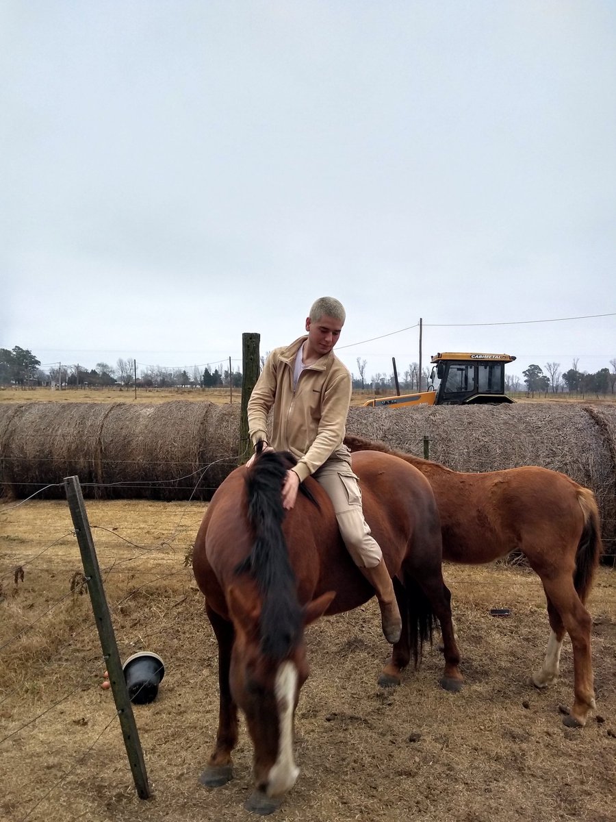 Mí hijo es Chef, pero no sé olvida del campo!! # martes de caballos