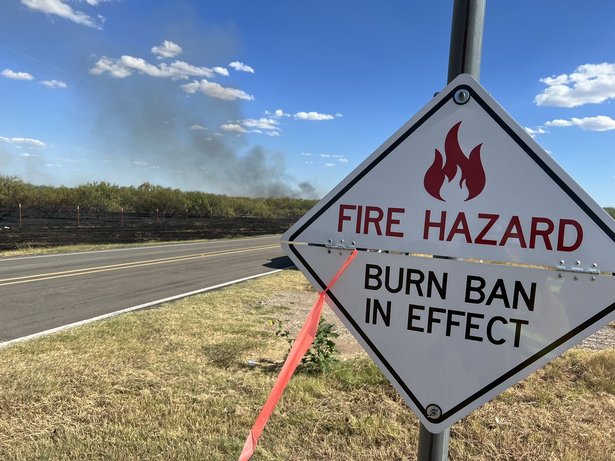 WichitaWestFire's tweet image. HAPPENING NOW:
 
We’re out here at the #66Fire (pronounced ”two sixes”), located on FM 368, at the Wichita and Archer County line. Forward progress has been stopped. Estimated at 30 acres, and 80% contained.