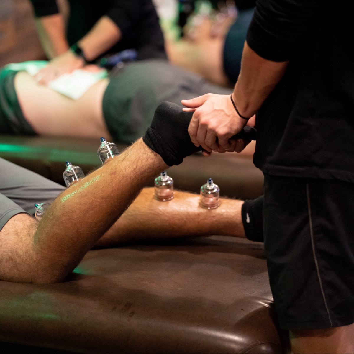 1Sportsrx's tweet photo. #LegDay maintenance!

Post #workout treatment to relax the muscles and decrease #MuscleSoreness.

#Cupping #CuppingTreatment #cuppingtherapy #cuppingmassage #cuppingtherapist #cupping #cuppingsession #cuppingmassagetherapy #drycupping #wetcupping #wetcuppingtherapy https://t.co/JjznrgC3vb