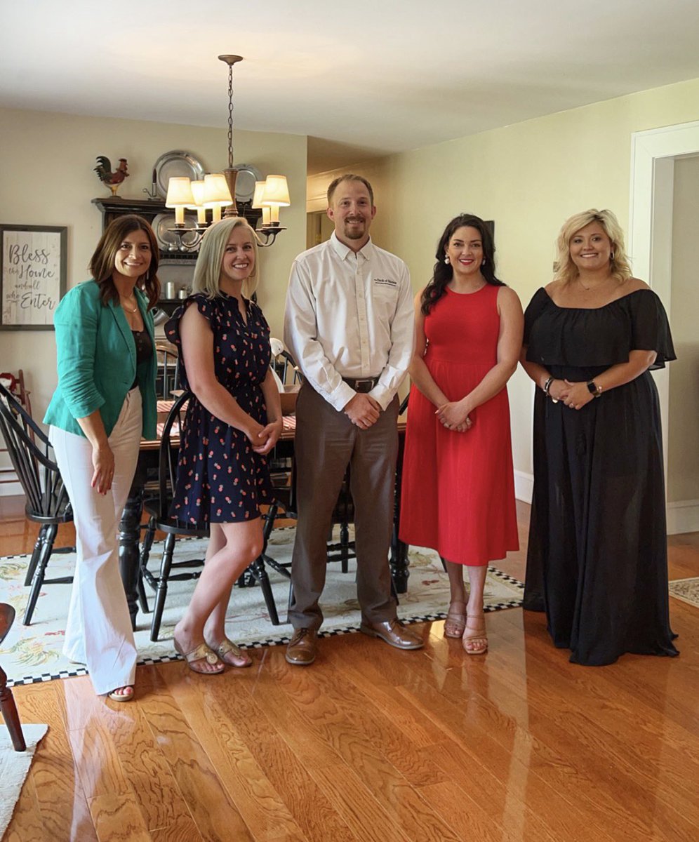 pattersonandco_'s tweet photo. 🎈🏡 We are ready to host another open house but no homes to host it in! Thinking of selling? Let’s talk! 🏡🎈

Alisha Patterson - Broker (304)520-4065 👩🏼‍💼

#pattersonandco #lewisburgwv #listwithus #lewisburgsrealestateteam #sold #sellersmarket #stillhavetime #cashbuyers https://t.co/eMedw3q9LQ
