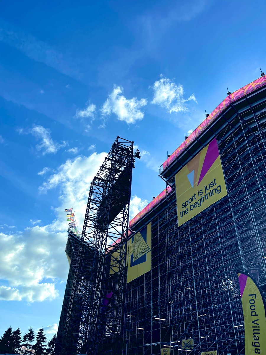 lararatnaraja's tweet photo. Tonight the sun shone for us.. utterly spectacular dress rehearsal for  the #openingceremony #B2022 @birminghamcg22 . If that’s what Birmingham does for a rehearsal the real thing is going to be incredible. Amazing production team, performers and ❤️ the volunteers #nospoilers https://t.co/zI7BgH8RUl