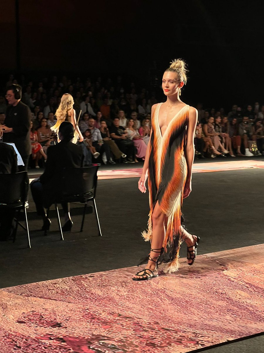 FWMagazine_'s tweet photo. Estamos en la pasarela de #beatrizcamacho en #colombiamoda22 #fashionweekmagazine https://t.co/W2zOjctcA0