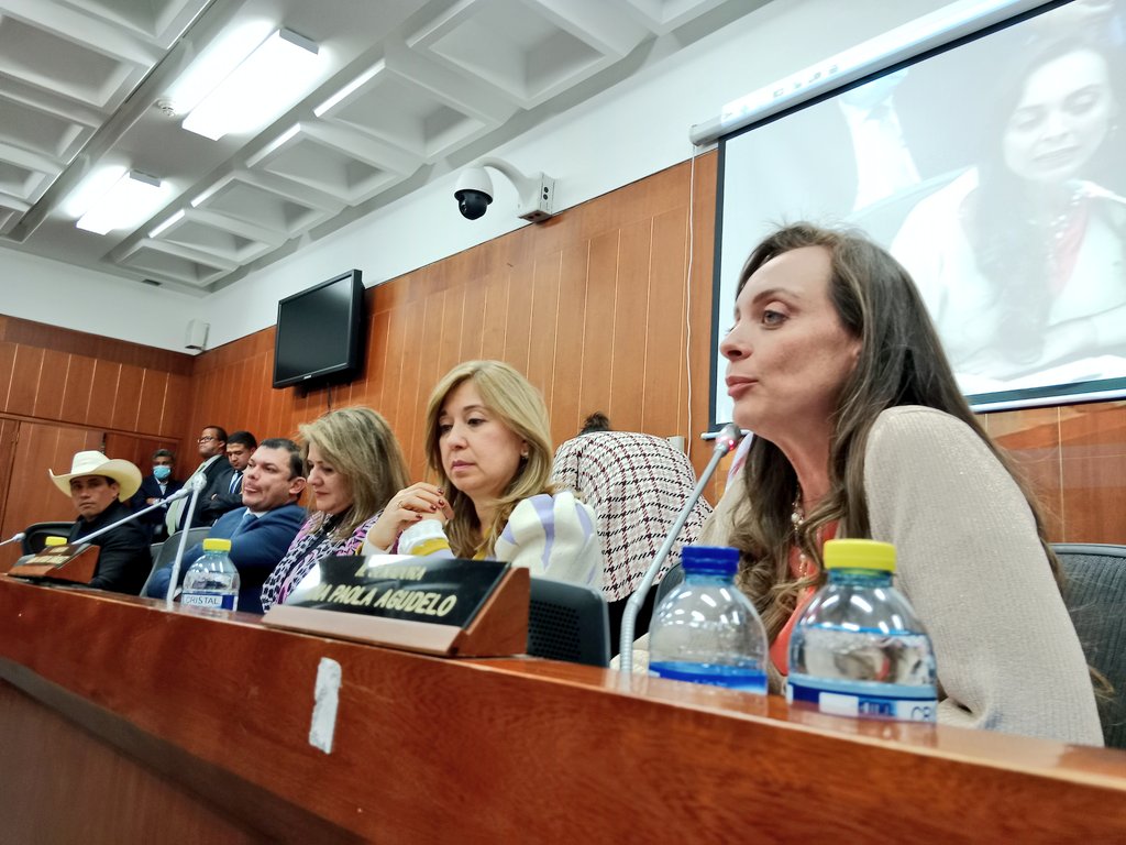 AnaPaolaAgudelo's tweet photo. Desde la Comisión VII del @SenadoGovCo daremos continuidad a la agenda de nuestro @PartidoMira con independencia propositiva en las iniciativas en materia de empleo, salud y pensión, por el bienestar integral de todos los colombianos. https://t.co/9AXZ5cjLLr