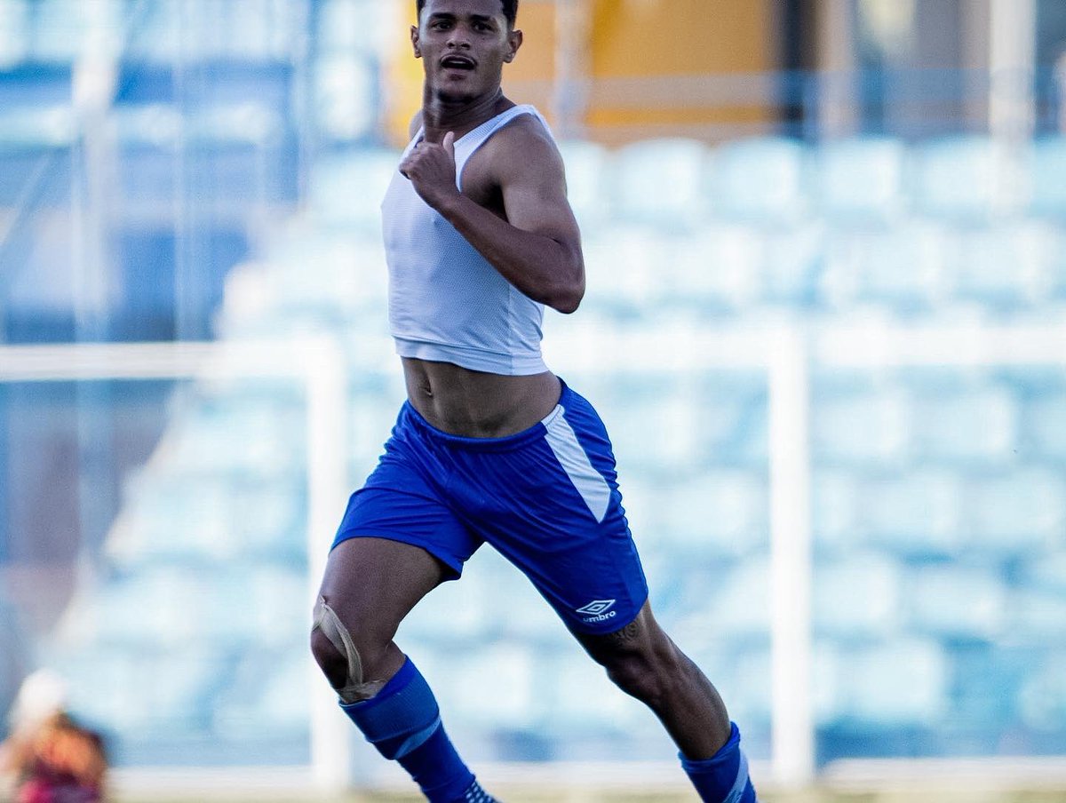 Pedro_P02's tweet photo. Gol, vitória e título ✅
Glória a Deus !! 💙🦁
#acostumado 🕺🏽🕺🏽 https://t.co/dkc1nwmiVu