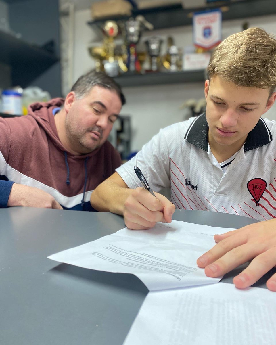 📌Facundo Pietranera

👉Facu firmó su contrato en el Globo, y formará parte del plantel para <a href="/LigaMetroOk/">Liga Metropolitana 2021</a> 2022.
#PreFederal2022