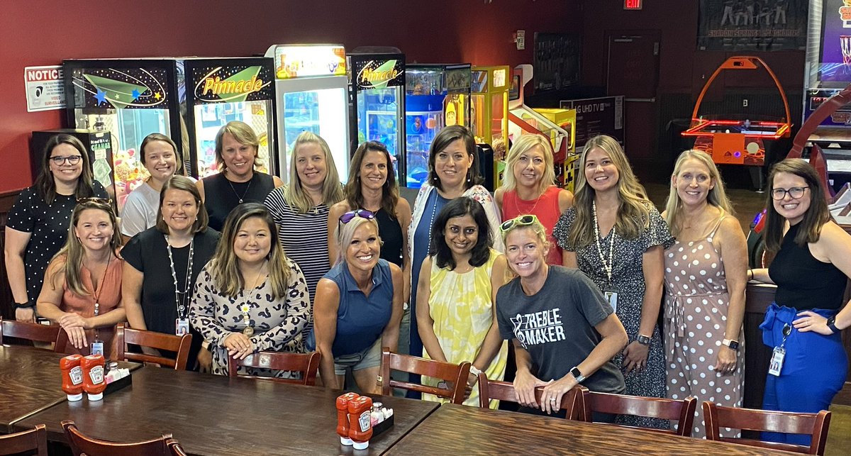 SharonElemS's tweet photo. We had our new staff luncheon today to welcome new and transferring staff! They enjoyed time with their mentors and our admin team at Black Diamond Grill. We loved getting to know them and are looking forward to welcoming all our staff back tomorrow for pre-planning! #fcsneo https://t.co/uX2ntd1EWV