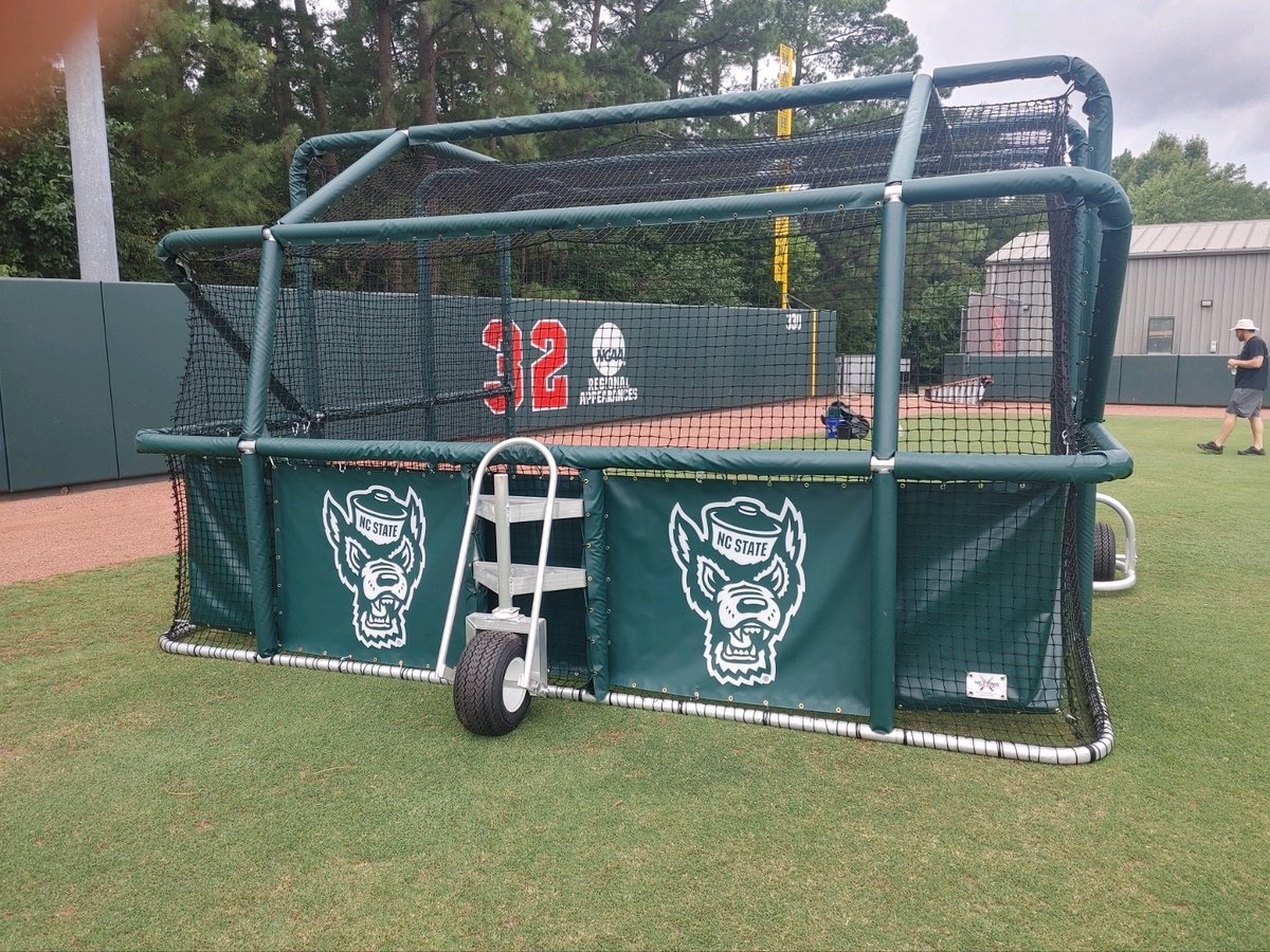 WillMinor09's tweet photo. ❓ What is one of my favorite #NettingPros products❓

🐢 Customized, Fully Padded, #BPTurtlePro with Digital Graphics for #Baseball ⚾ &amp; #Softball 🥎!!! 🐢

Check out 👀 this one that the #netcommanders customized &amp; installed for NC State University Wolfpack 🐺 Baseball #Pack9‼️ https://t.co/y6cTyhynHM