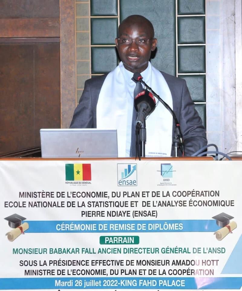 AesEnsae's tweet photo. Ce mardi s'est tenu, à l'hotel King Fadh Palace et en présences de certaines autorités nationales, des autorités consulaires et diplomatiques, la cérémonie de remise de diplôme aux étudiants sortants. En tout, 89 récipiendaires ont reçu leur diplôme.
#Aes-Ensae
#ENSAE https://t.co/PxtNRIEqya