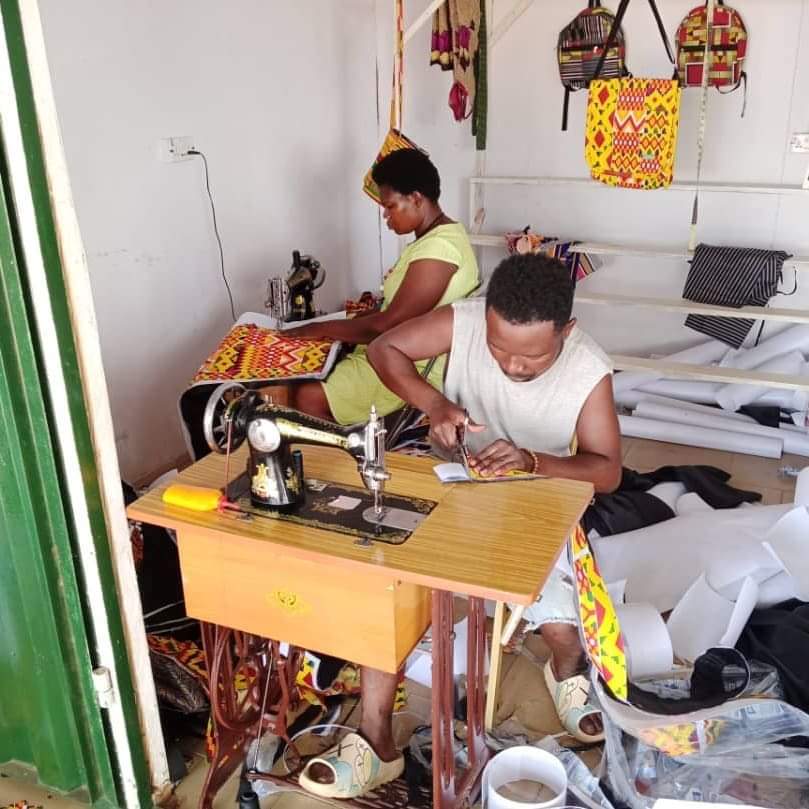 MDauda6's tweet photo. Eco-Clean Ghana uses waste sachet water plastics and Ghanaian African print fabric to make school bags and laptop bags
#doingyourbit #ClimateActionNow #SDG13 #innovation #PlasticFreeJuly #environment #globalideas #Dwtv https://t.co/QnMgTfXQzw