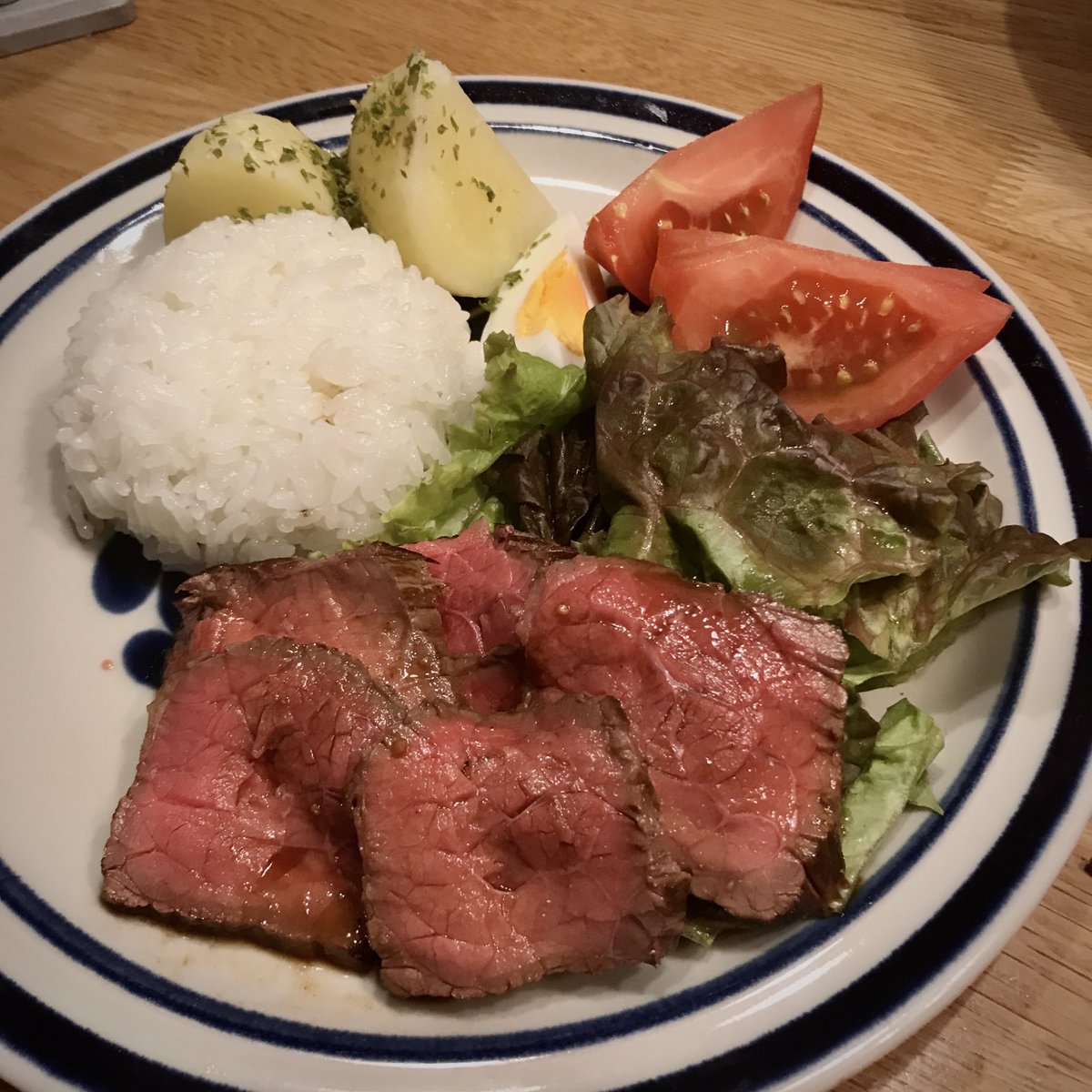 uni_981's tweet photo. #めいサイコパス

いつかの夕飯
カフェ風ワンプレートご飯
ローストビーフは薄く切れず😭 https://t.co/VIIbELdavj