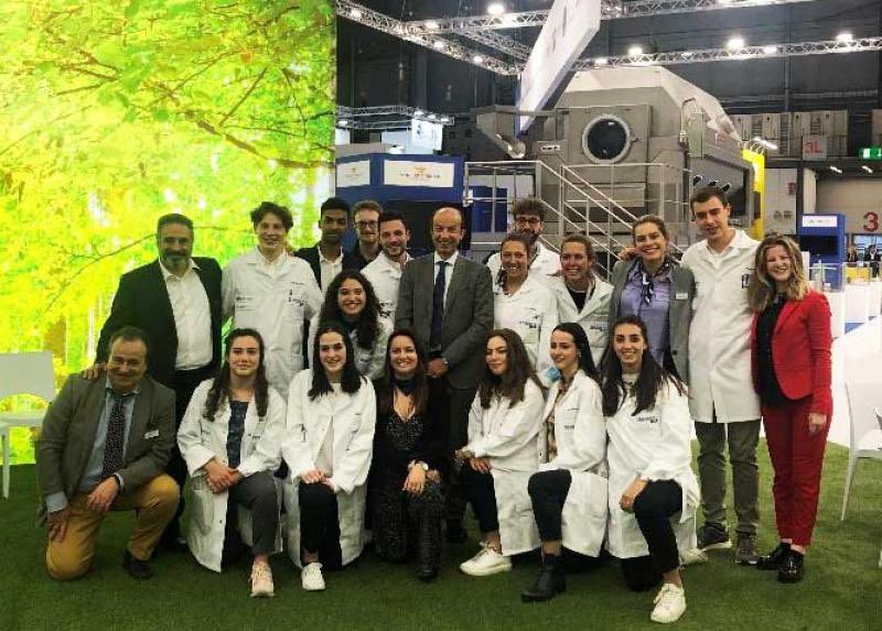 OpessiS's tweet photo. Pearmesan, Il Cafferino, Meditè, i tre prodotti innovativi frutto della terza edizione del Percorso di Eccellenza didattica UniversityLab con Opessi, @LaStatale e il nostro network di aziende e professionisti del settore #dolciario e #alimentare.

https://t.co/k4ejaIfEVS https://t.co/flpSkTnloM