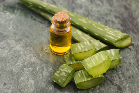 AloeQueen13's tweet photo. Aloe vera oil is said to: Stimulate hair growth, Prevent premature aging, &amp; Reduce the appearance of wrinkles, blemishes, and age spots. Visit us at https://t.co/jJLTCLbTri and try our Morenike Oil™. https://t.co/9rKQ86lM1W