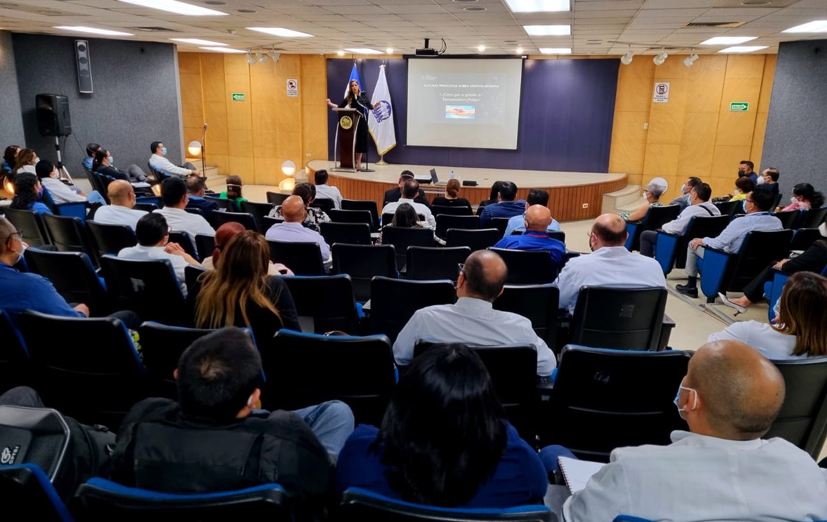MonicaAyalaGue1's tweet photo. Hoy tuvimos a los directores/as de nuestros Hospitales, Unidades Médicas y Clínicas Comunales participando de nuestras jornadas de humanización. 
Como líderes de sus centros, todos y todas son una pieza clave para impulsar la transformación que queremos para el @isss_gob_sv. https://t.co/kJ9Tf23Wh5