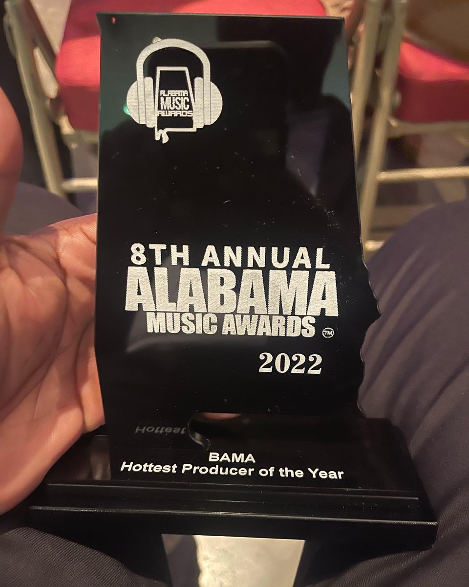 ChrisBurks9's tweet photo. @AlabamaAwards 🙏🏾 Grateful to receive Producer of the Year Award #grateful #humble #producer #ProducerLife #engineer https://t.co/oTMA3bg1Sd