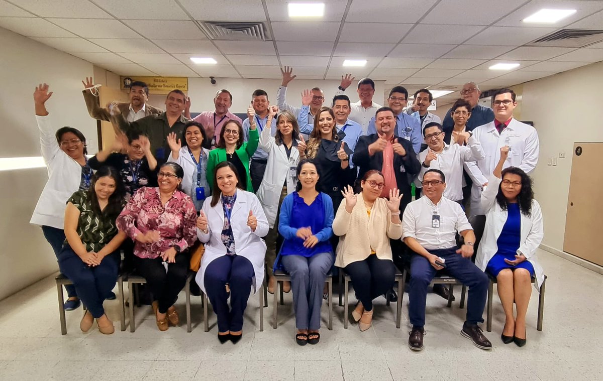 MonicaAyalaGue1's tweet photo. El presidente @nayibbukele siempre nos ha pedido transformar el sistema de salud y nosotros somos los principales protagonistas de ese gran cambio. ¡Este es el momento, trabajemos juntos para lograr que lo público sea mejor que lo privado! https://t.co/v8QkpqrMQB