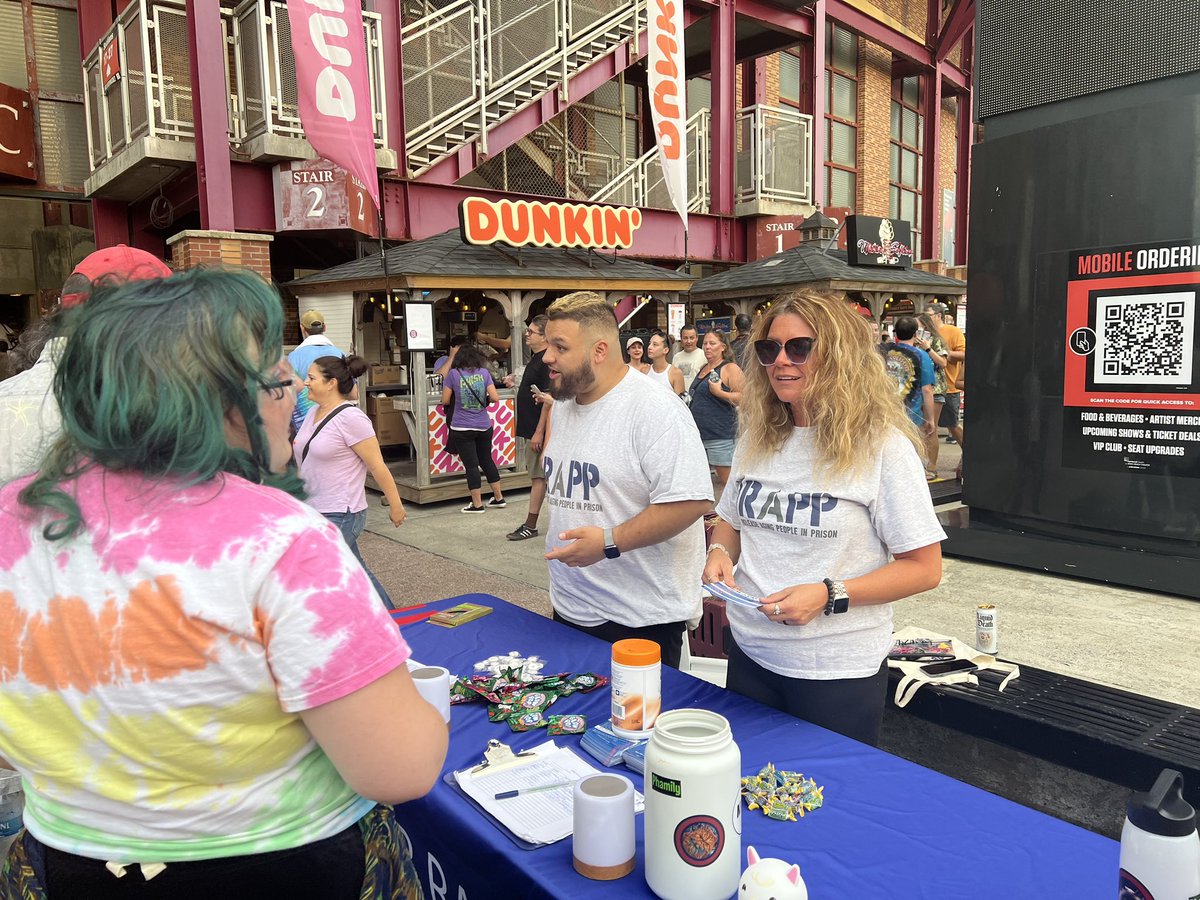 RAPPcampaign's tweet photo. A first for RAPP: We’re at a @phish show in Jones Beach talking with Long Islanders about reuniting families, ending mass incarceration and healing communities. 

Thanks @PhanForRacEq for partnering with us. https://t.co/i5yMGCzNgC